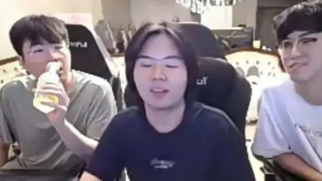 职业电竞选手JackeyLove伤病困扰，职业生涯不确定性获粉丝支持